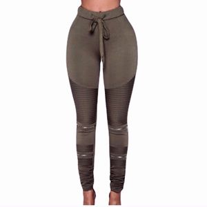 NWOT Fashion Nova Moto It Over Zipper Legging